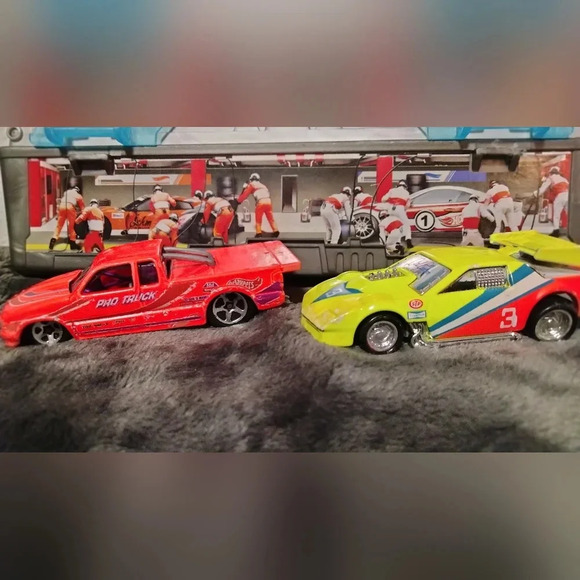 Hotwheels race truck&car bundel - Picture 2 of 9